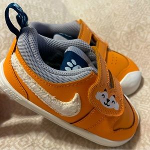 NWOT | Nike | SZ: 8 Toddler 👟 with furry Swoosh